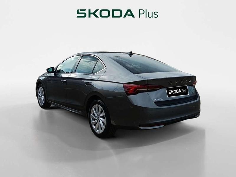 Usado Skoda Octavia 116 CV (85 kW) 2025 Gris Berlina