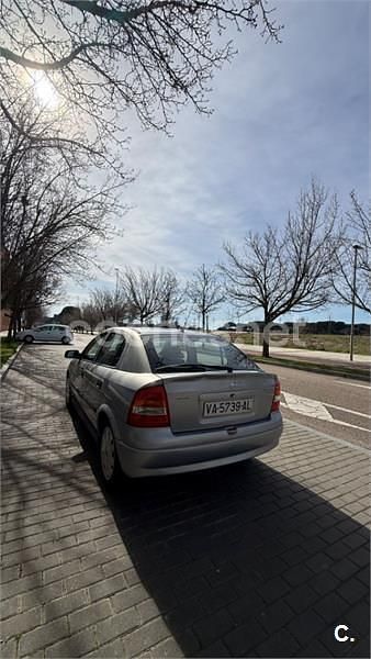 Usado Opel Astra Comfort 75 CV (55 kW) 2000 Gris / plata Berlina
