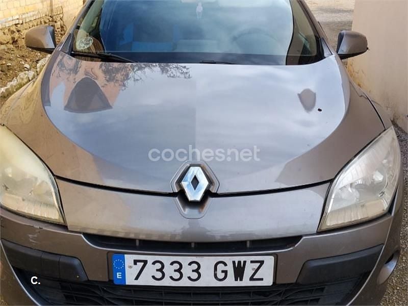 Usado Renault Mégane 105 CV (77 kW) 2010 Gris / plata Berlina
