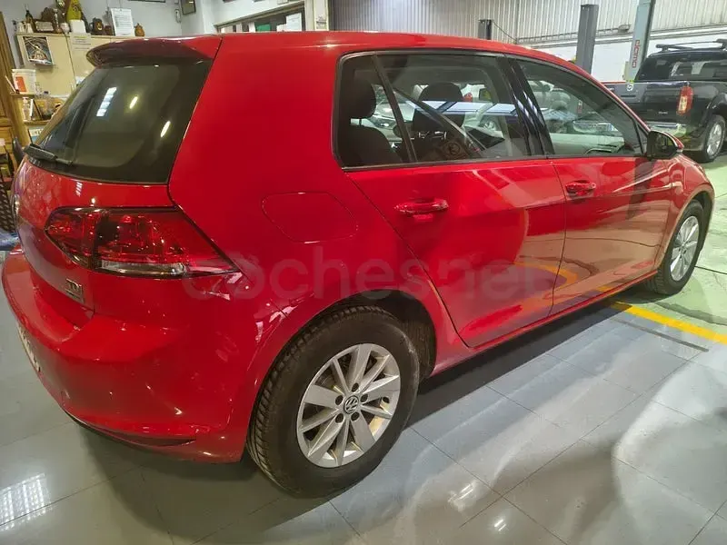 Usado VW Golf VII 110 CV (80 kW) 2013 Rojo Berlina