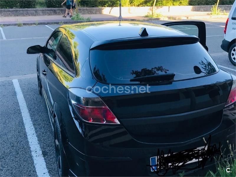 Usado Opel Astra GTC Sport 105 CV (77 kW) 2007 Negro Berlina