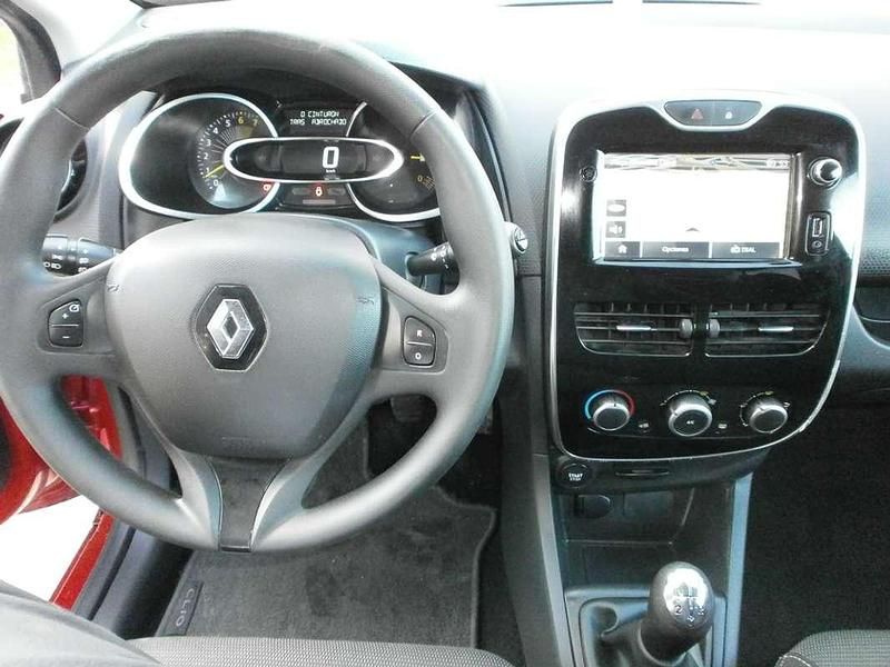 Usado Renault Clio IV LIMITED 75 CV (55 kW) 2015 Rojo Utilitario