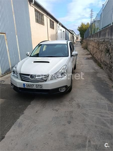 Usado Subaru Outback 150 CV (110 kW) 2010 Blanco Familiar