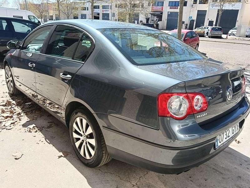 Usado VW Passat Advance 140 CV (102 kW) 2010 Gris Berlina