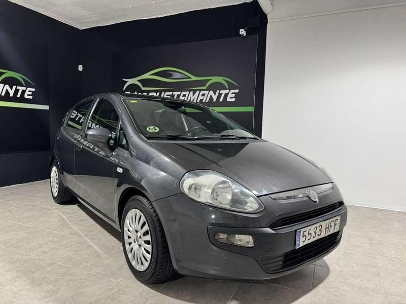 Usado Fiat Punto Evo Active 75 CV (55 kW) 2011 Gris Utilitario