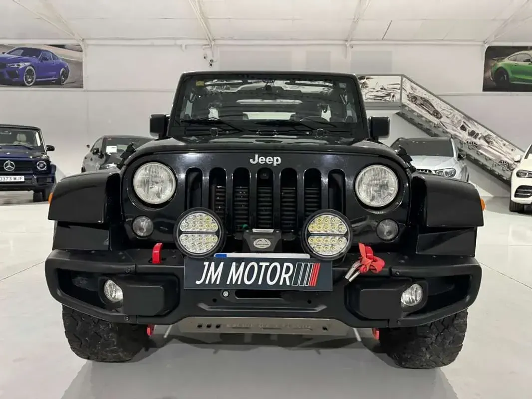Usado Jeep Wrangler Sahara 200 CV (147 kW) 2015 Negro SUV