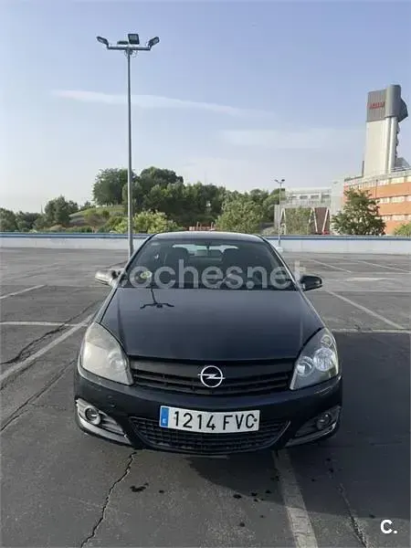 Usado Opel Astra GTC Sport 120 CV (88 kW) 2007 Negro Berlina