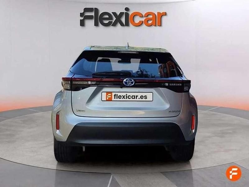 Usado Toyota Yaris Cross Active 116 CV (85 kW) 2024 Gris SUV