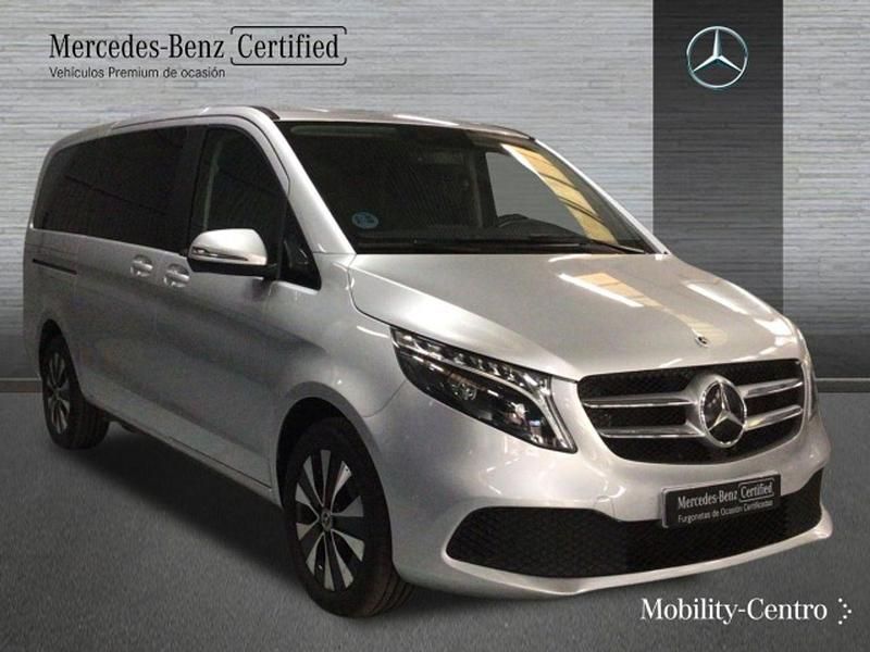 Usado Mercedes V250 2023 Plateado Monovolumen