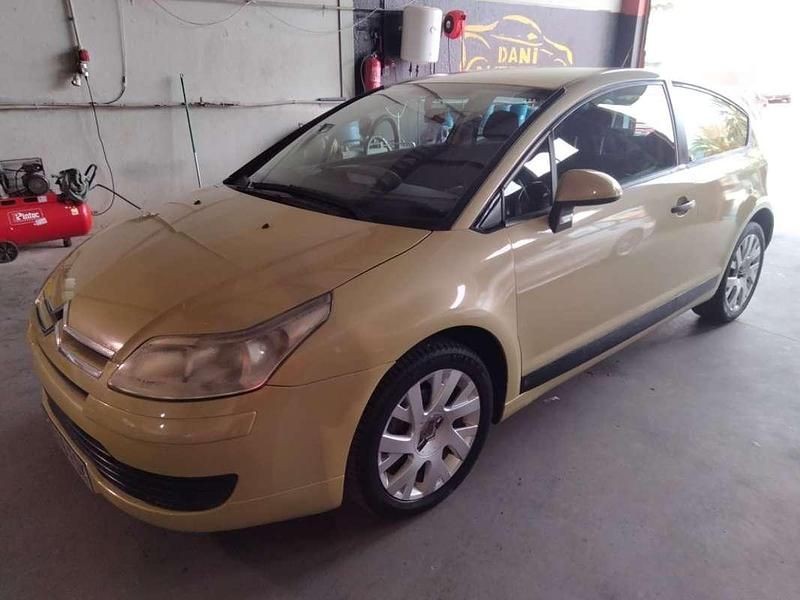 Usado Citroën C4 90 CV (66 kW) 2006 Beige Coupe