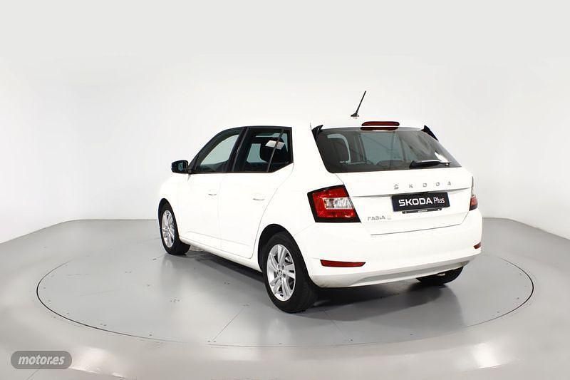 Blanco Usado 2021 Skoda Fabia Ambition Berlina | 14.300 € (Precio justo) - Imagen 1/4