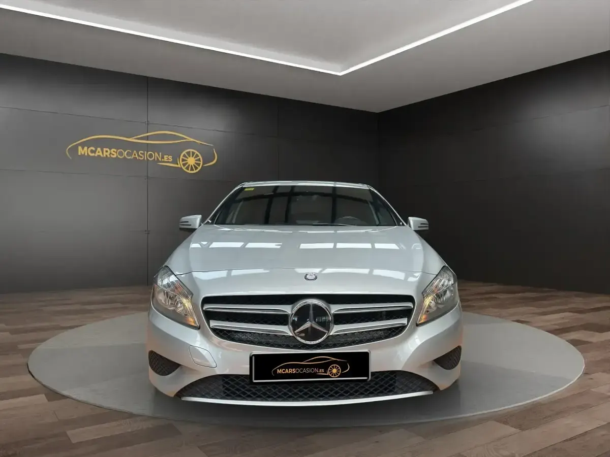 Käytetty Mercedes A180 Style 122 HP (89 kW) 2015 Harmaa Viistoperä