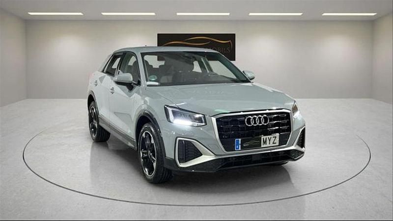Usado Audi Q2 Advanced Plus 116 CV (85 kW) 2025 Gris / plata SUV