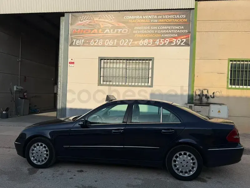 Usado Mercedes E270 Elegance 177 CV (130 kW) 2003 Negro Berlina