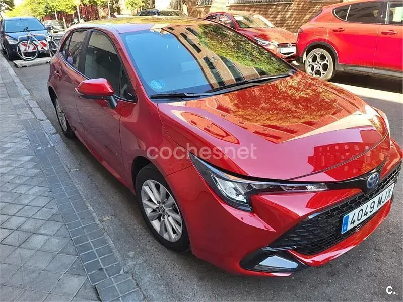 Usado Toyota Corolla Active 140 CV (102 kW) 2023 Granate Berlina