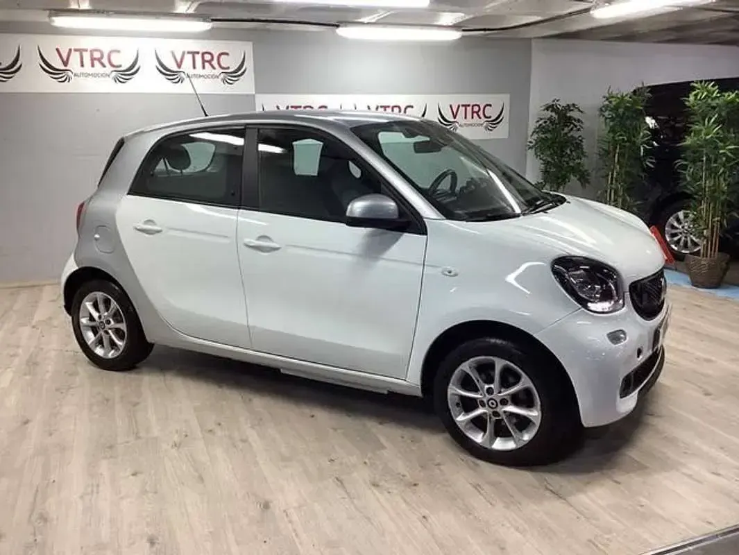 Begagnad Smart ForFour Electric Drive 60 kW (82 HK) 2019 Vit Halvkombi