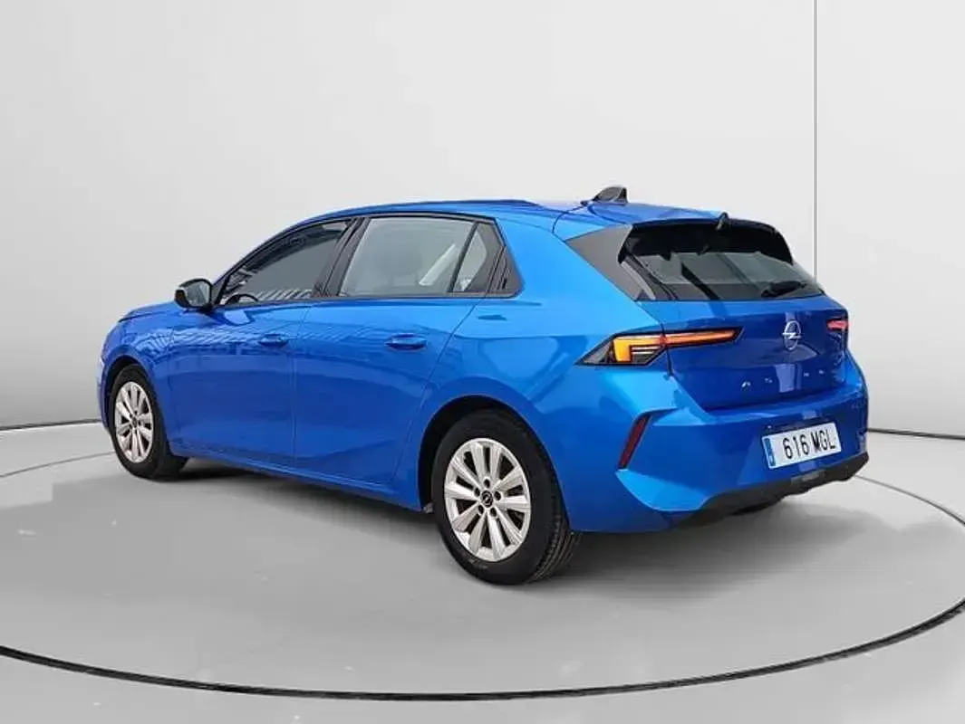Usado Opel Astra Edition 110 CV (80 kW) 2023 Azul Utilitario