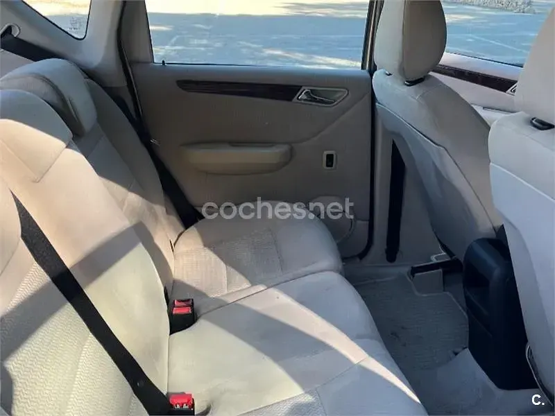 Usado Mercedes A150 Elegance 95 CV (69 kW) 2005 Beige Monovolumen