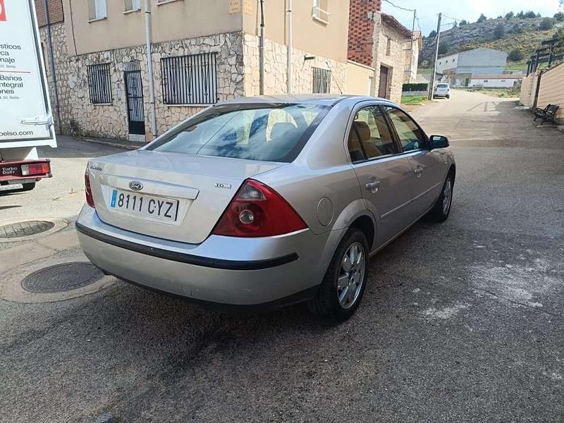 Usado Ford Mondeo Ambiente 116 CV (85 kW) 2003 Gris Berlina