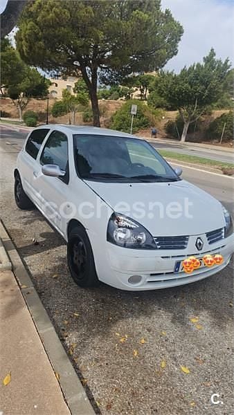 Usado Renault Clio II Authentique 60 CV (44 kW) 2005 Blanco Berlina