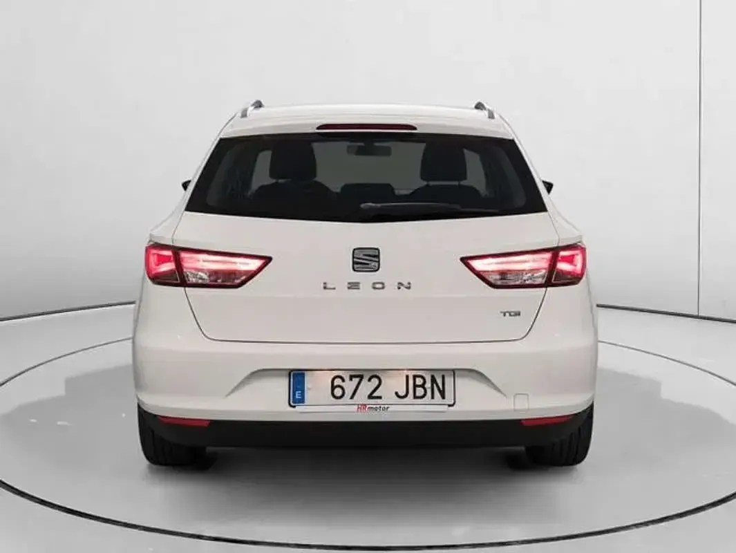 Usado Seat Leon Style 105 CV (77 kW) 2014 Blanco Utilitario