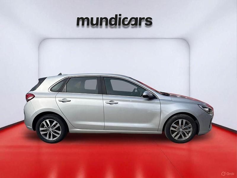 Usado Hyundai i30 141 CV (103 kW) 2017 Plata Berlina