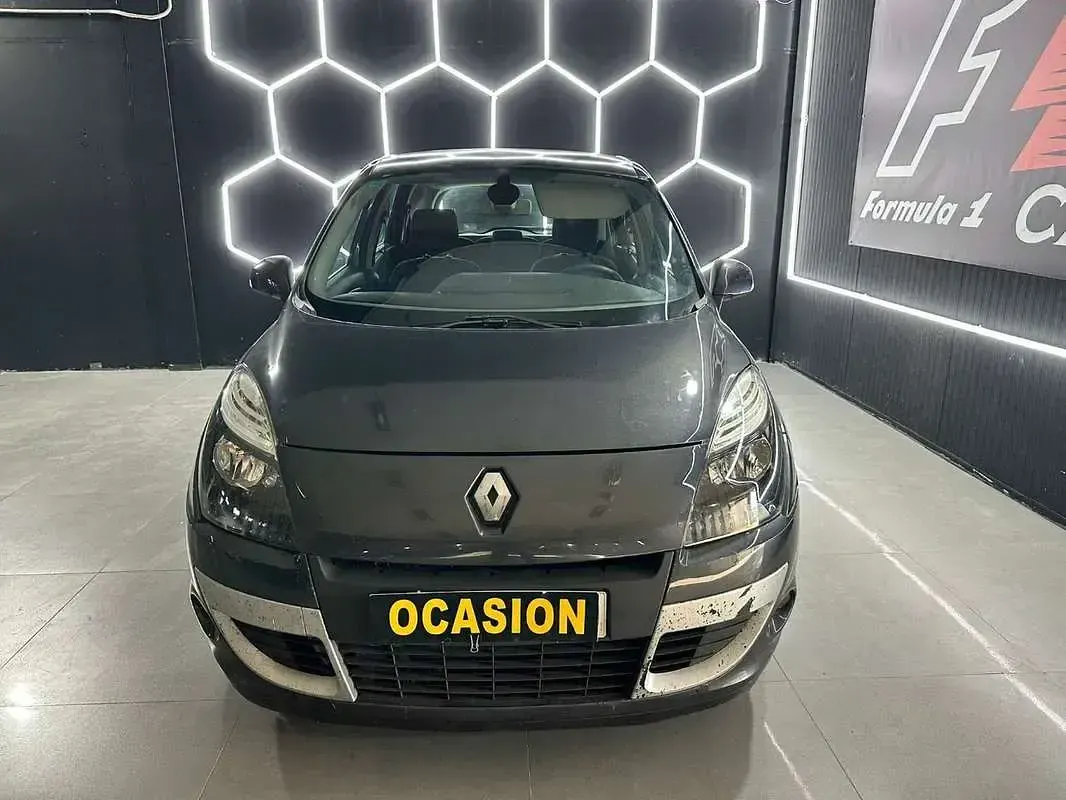 Usado Renault Scenic E-Tech 105 CV (77 kW) 2010 Negro Monovolumen
