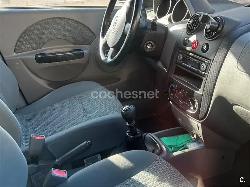 Usado Chevrolet Kalos SX 94 CV (69 kW) 2004 Gris / plata Berlina