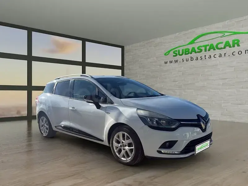 Usado Renault Clio LIMITED 90 CV (66 kW) 2018 Blanco Familiar