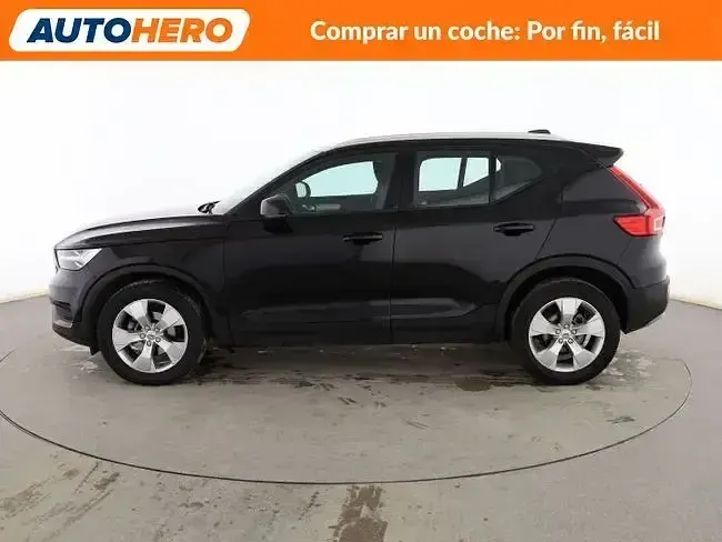 Käytetty Volvo XC40 Momentum 129 HP (94 kW) 2022 Musta Katumaasturi