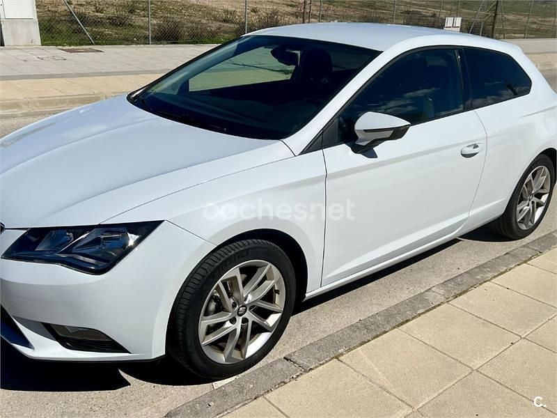 Usado Seat Leon Style 105 CV (77 kW) 2013 Blanco Berlina