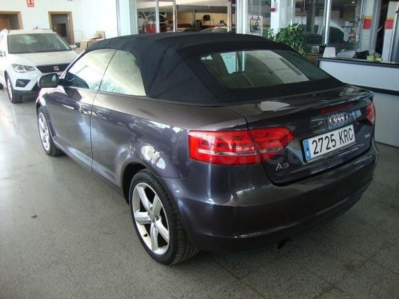 Usado Audi A3 Cabriolet Ambition 140 CV (102 kW) 2010 Gris / plata Descapotable
