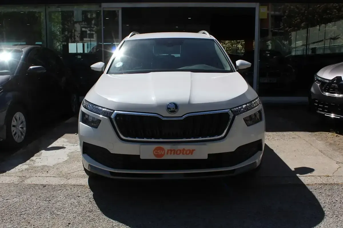 Usado Skoda Kamiq Ambition 110 CV (80 kW) 2022 Blanco SUV