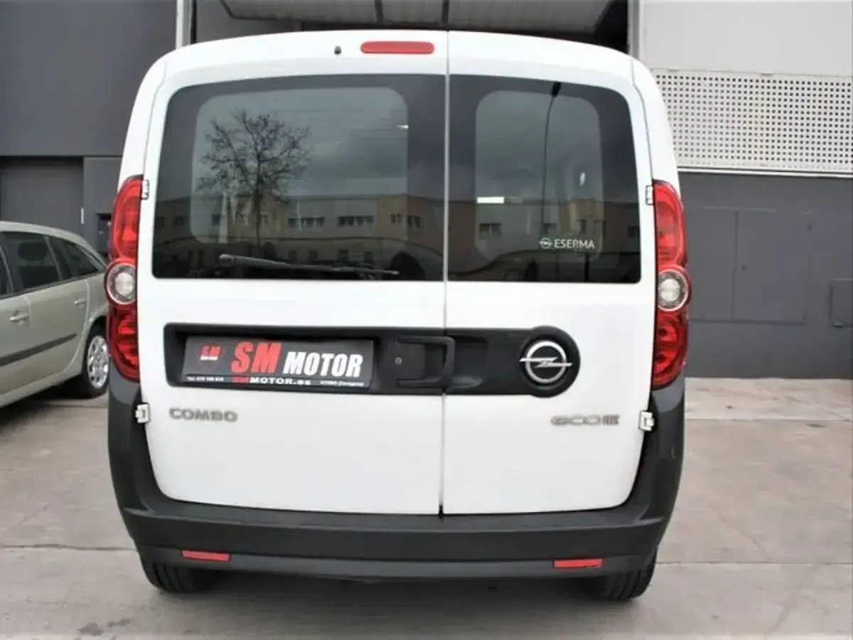 Usado Opel Combo Expression 90 CV (66 kW) 2015 Blanco Monovolumen