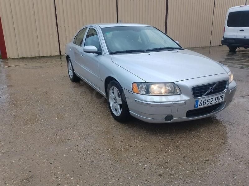 Usado Volvo S60 Momentum 185 CV (136 kW) 2006 Gris / plata Berlina
