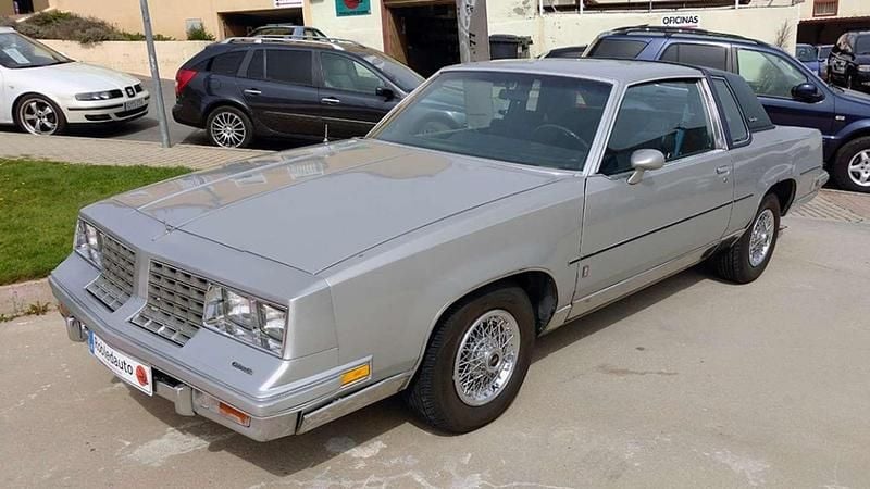 Usado Oldsmobile Cutlass 106 CV (77 kW) 1981 Gris Berlina