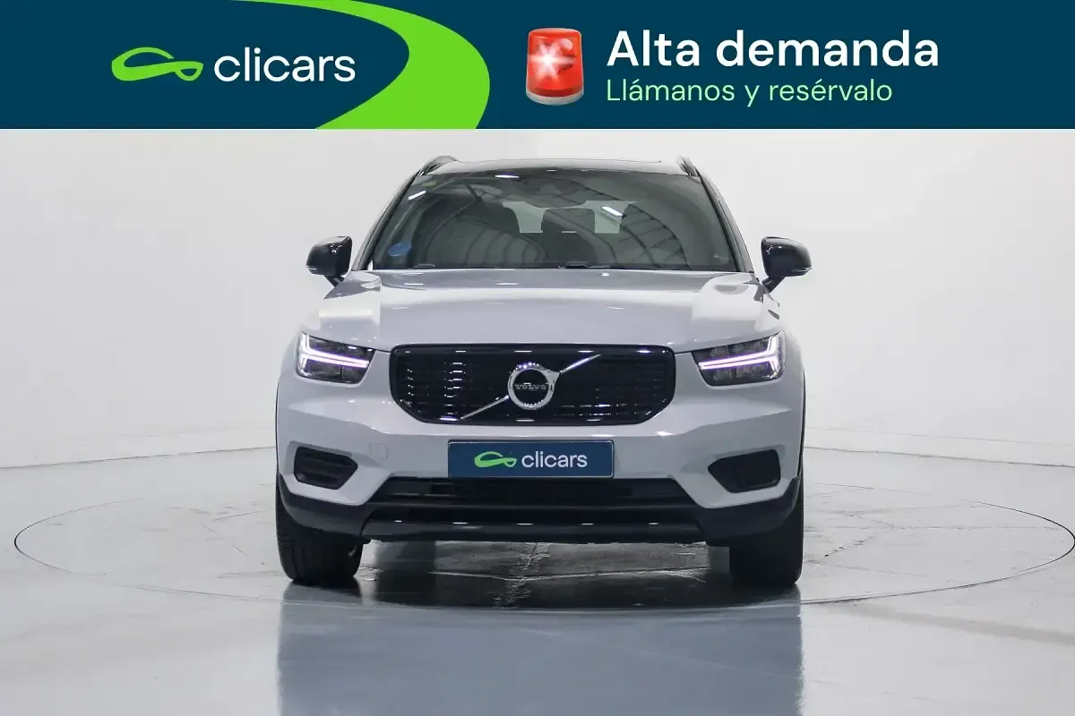 Usado Volvo XC40 Plus 262 CV (192 kW) 2022 Gris / plata SUV