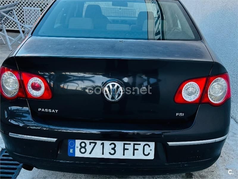 Usado VW Passat Advance 115 CV (84 kW) 2006 Gris / plata Berlina