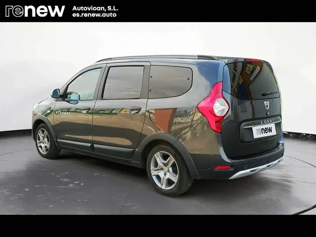 Usado Dacia Lodgy Comfort 116 CV (85 kW) 2022 Gris Monovolumen