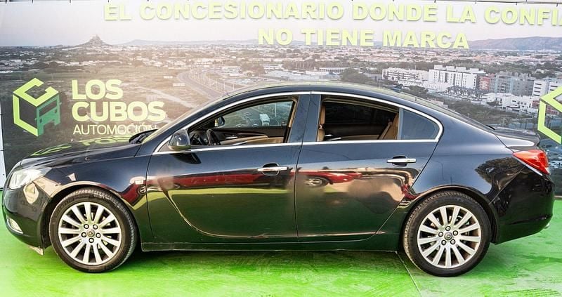 Usado Opel Insignia Cosmo 160 CV (117 kW) 2009 Negro Berlina