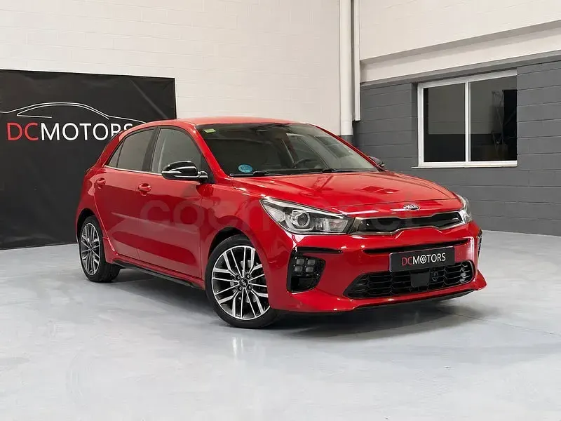 Usado Kia Rio GT-Line 120 CV (88 kW) 2020 Granate Berlina