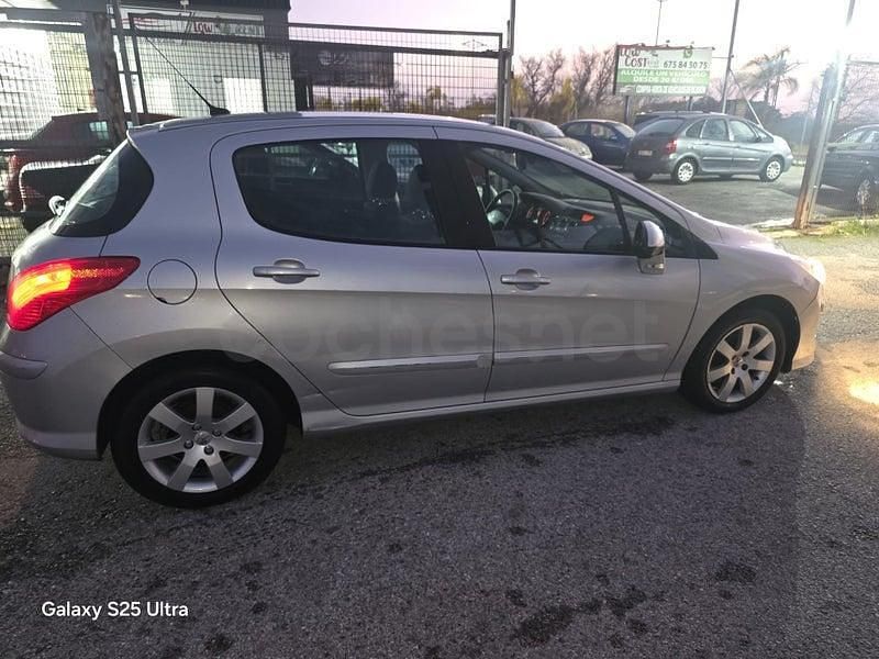 Usado Peugeot 308 110 CV (80 kW) 2010 Gris / plata Berlina
