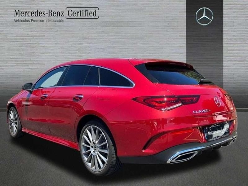 Usado Mercedes CLA250e 218 CV (160 kW) 2024 Rojo Berlina