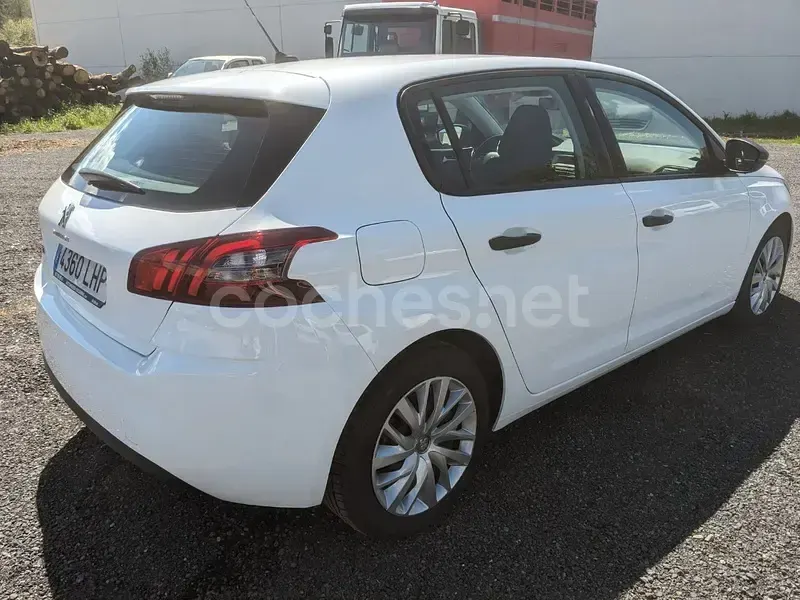 Usado Peugeot 308 Access 100 CV (73 kW) 2020 Blanco Berlina