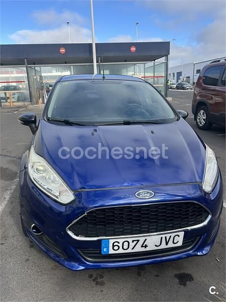 Usado Ford Fiesta Trend 82 CV (60 kW) 2016 Azul Berlina