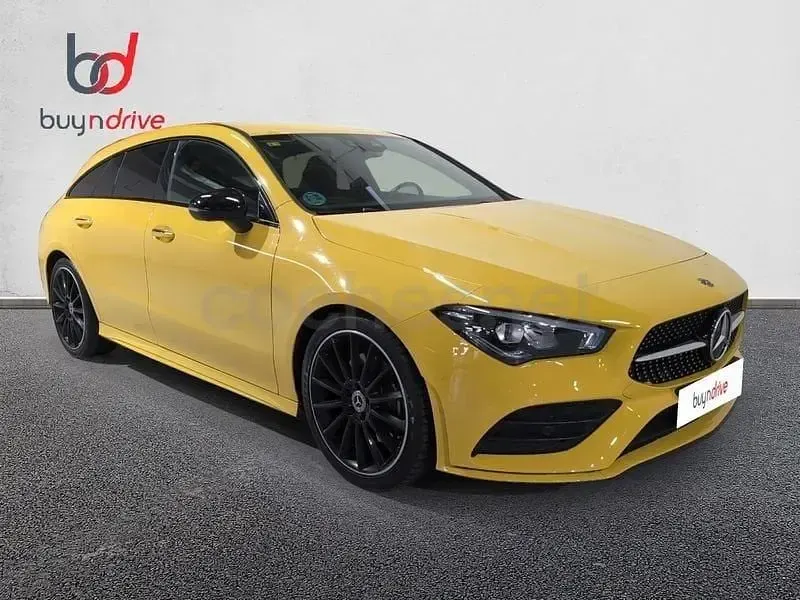 Usado Mercedes CLA200 Shooting Brake 150 CV (110 kW) 2020 Amarillo Familiar