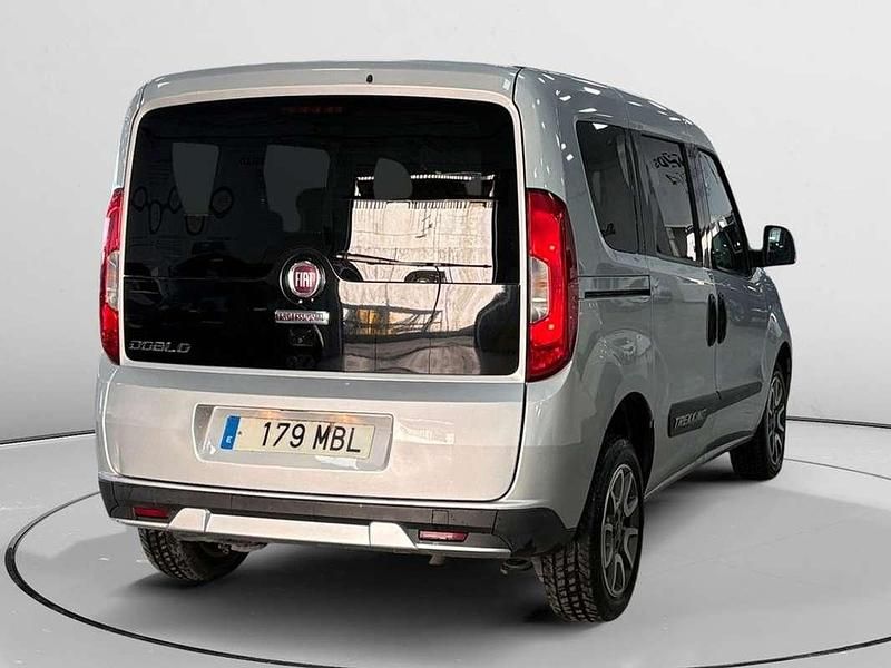 Usado Fiat Doblò Trekking 121 CV (88 kW) 2022 Gris Monovolumen
