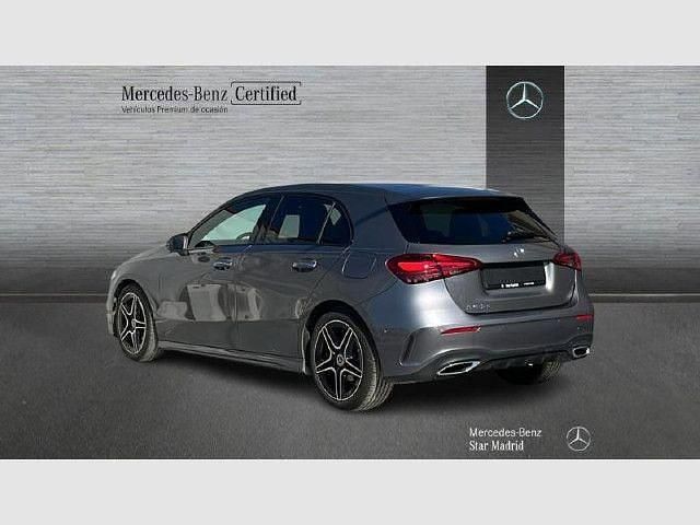 Usado Mercedes A180 AMG line 116 CV (85 kW) 2025 Gris montana, pintura metalizada Utilitario