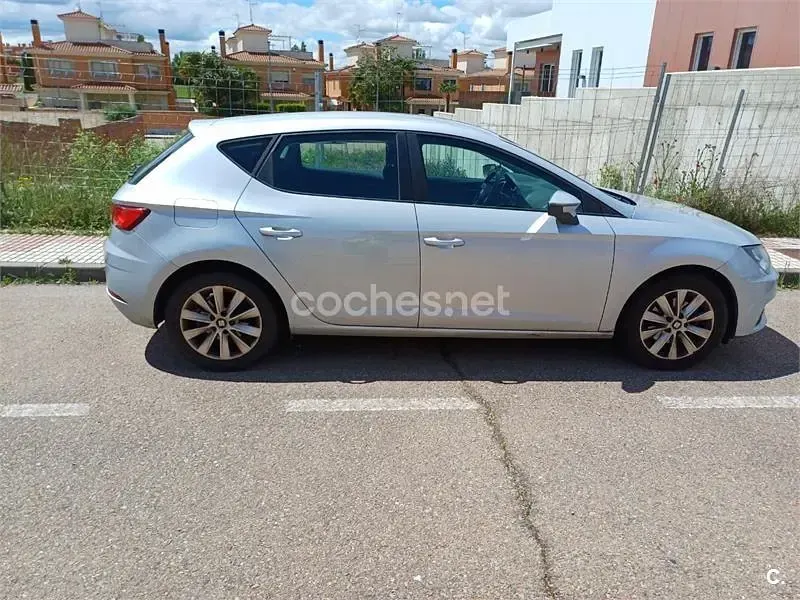 Usado Seat Leon Style 115 CV (84 kW) 2017 Gris / plata Berlina