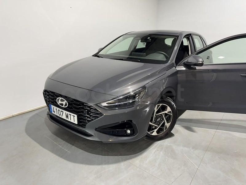 Usado Hyundai i30 96 CV (70 kW) 2024 Gris / plata Berlina